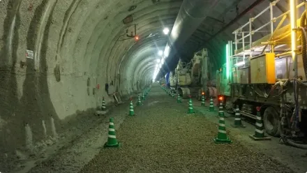 地下駐車場やトンネル、工事現場の奥まった場所での作業連絡