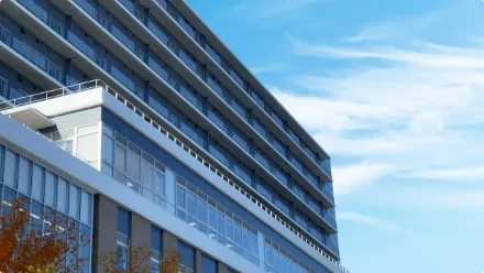 商業施設や遊園地でのスタッフ間の安全確認